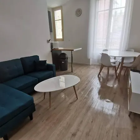 Chanzy Aux Pieds De La Cathedrale Apartment